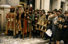 Fotografie din Arhiva Muzeului Municipiului București, colorizată online (ChatGPT)
