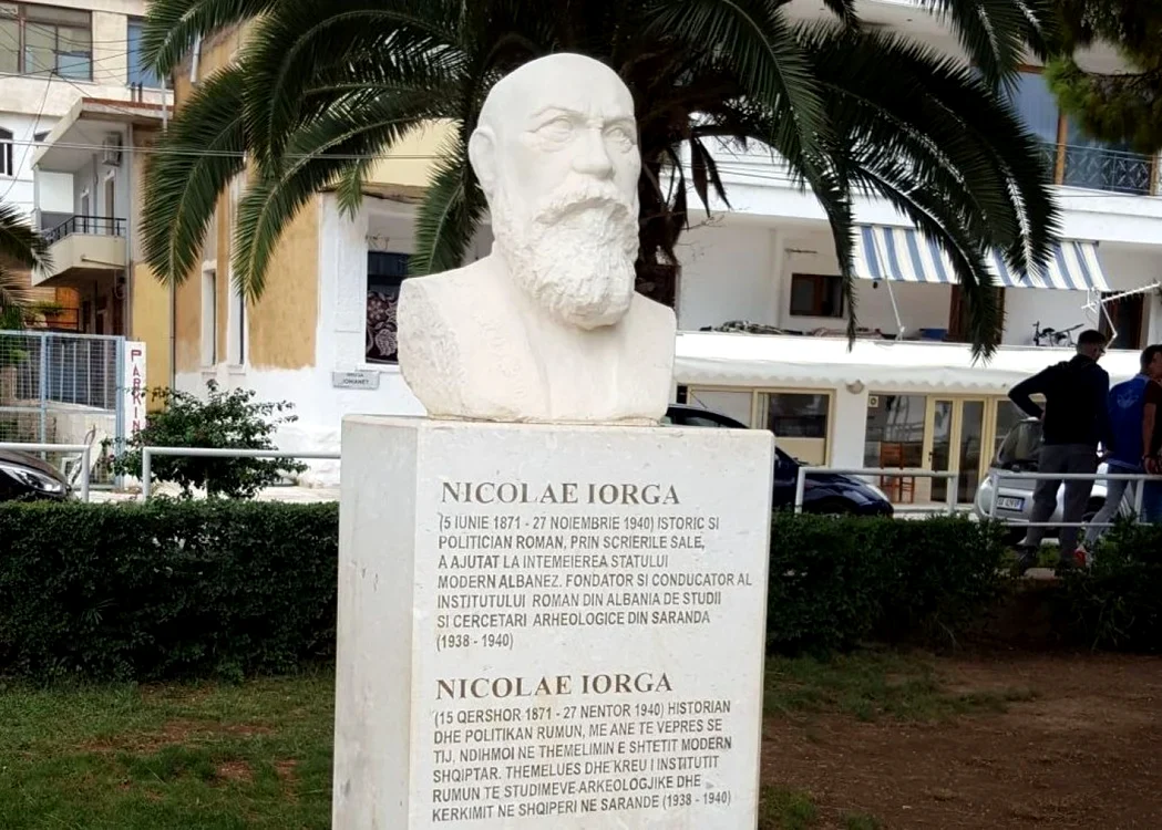Bustul lui Iorga a fost inaugurat în 2016 / Foto: Ambasada României în Albania
