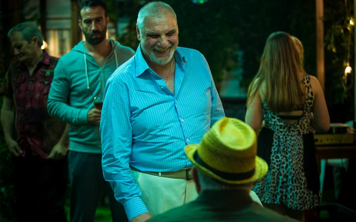 În ultimii ani a jucat în mai multe seriale foarte iubite. Aici, în „Umbre” de la HBO