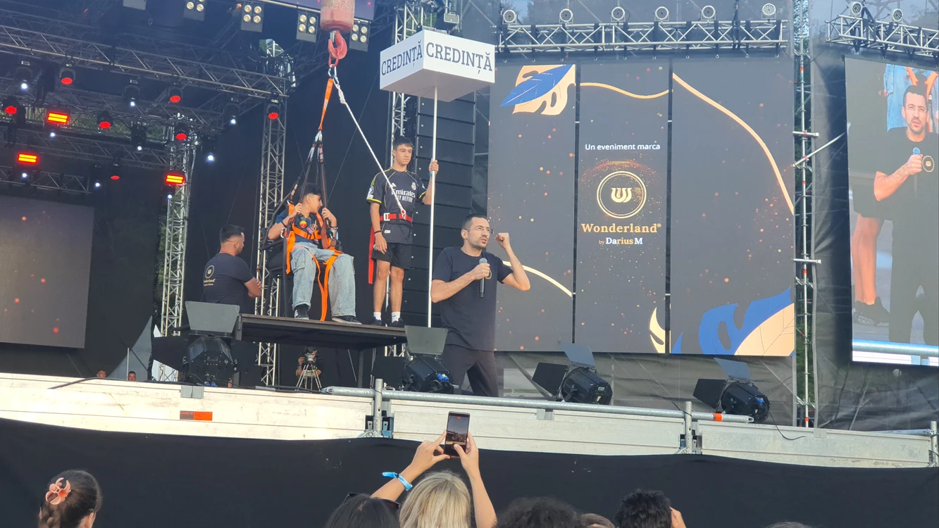 Darius Mârza, fondatorul Wonderland, a început cu o rugăciune. FOTO: R.F.