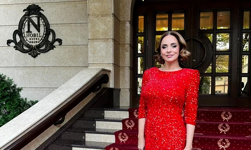 Andreea Marin, lady in red la Chisinau intr o creatie Eli Laslean   Instagram (1) jpg