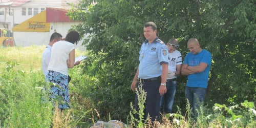 Barbatul a fost gasit spanzurat de o salcie, pe malul lacului