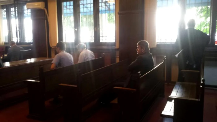 Gabriel Oprea, în așteptarea începerii procesuluiFoto: Facebook