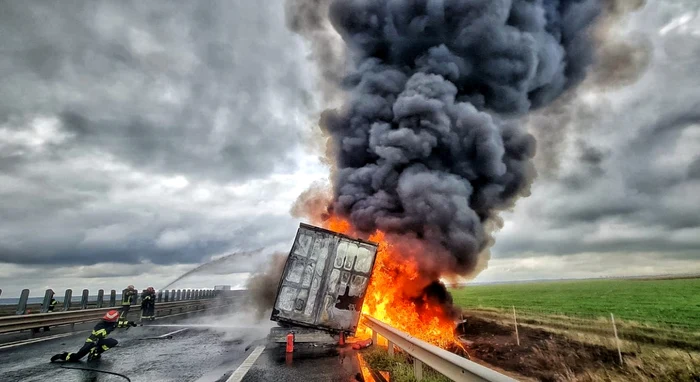 incendiu tir 2 jpg