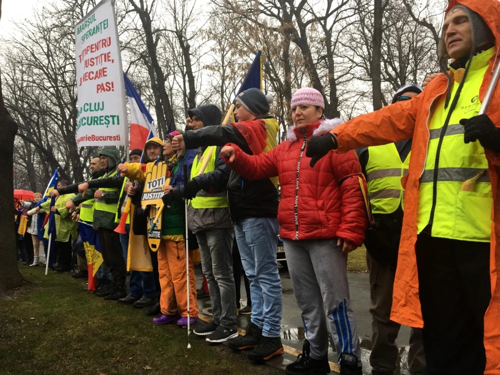Proteste în faţa sediului PSD