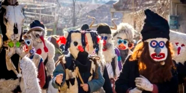 Tradiţii şi obiceiuri de Crăciun Sursa Youtube Mythologica