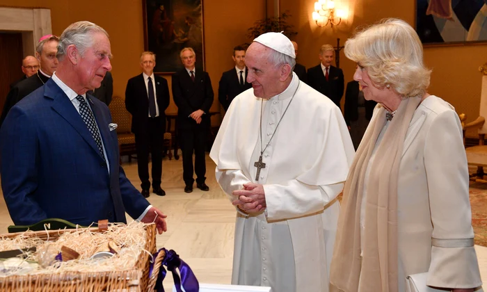 Regele Charles cu Papa Francisc  foto   Profimedia jpg