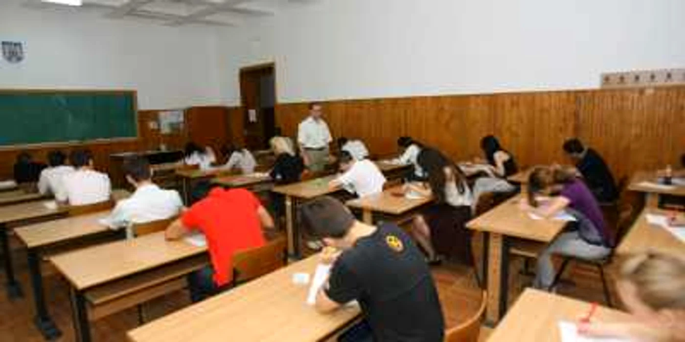 Elevii din Argeş au scris adevărate perle pe foile de examen