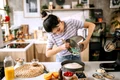gatit desert femeie bucatarie istock jpg