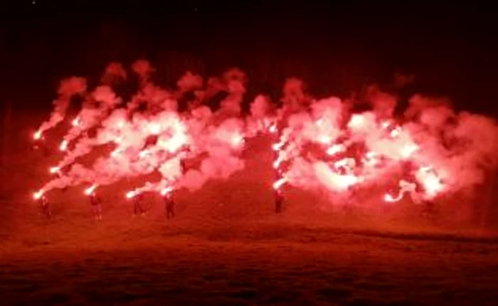 Ultraşii au aprins torţe în Cetatea Alba Iulia