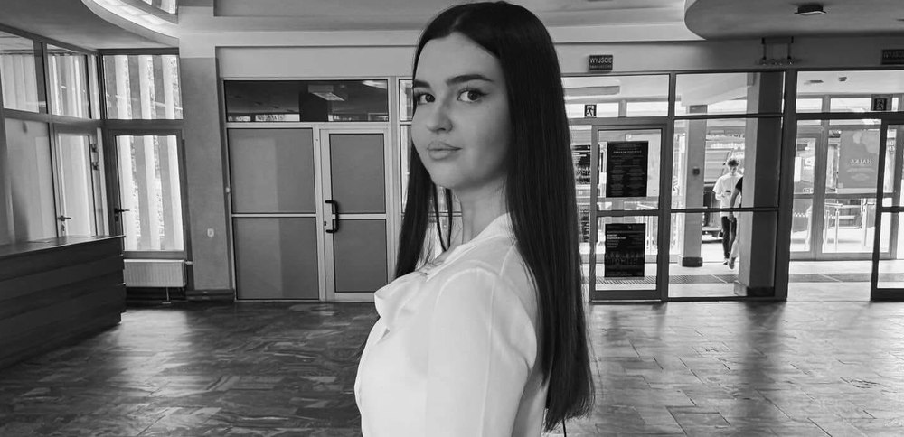 Igor Cuciuc devastat de moartea fiicei sale la Balul Bobocilor din Chișinău | sursa foto: Adevarul Igor Cuciuc devastat de moartea fiicei sale la Balul Bobocilor din Chișinău | sursa foto: Adevarul