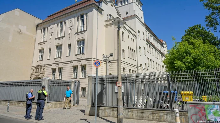Supraveghere video și protecție polițienească: Liceul Evreiesc Moses Mendelssohn din Berlin