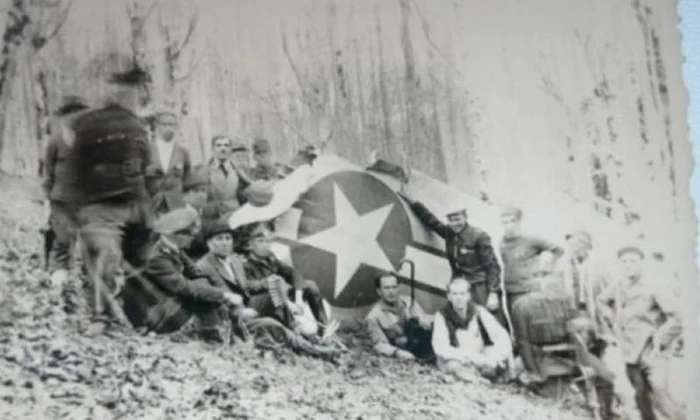 Povestea bombardierului american prăbuşit în 1944 în Munţii Cugirului jpeg