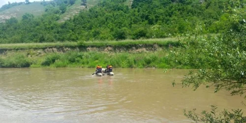 Trupul victimei a fost găsit în apropierea podului de la Araci. FOTOISU Braşov