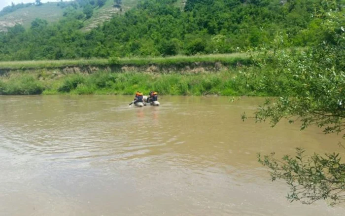 Trupul victimei a fost găsit în apropierea podului de la Araci. FOTOISU Braşov