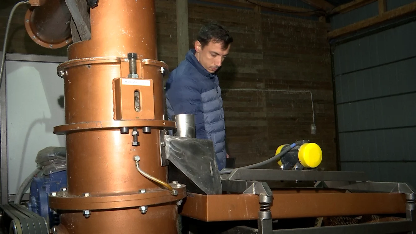 Daniel Ene spune că produsele sale sunt mai ieftine FOTO Iulian Bunilă