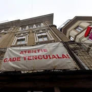 cladire cu fatada degradata foto pmb png