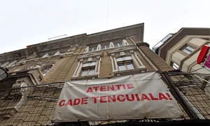 cladire cu fatada degradata foto pmb png