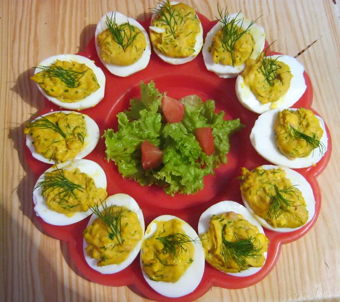 Ouă umplute cu mărar