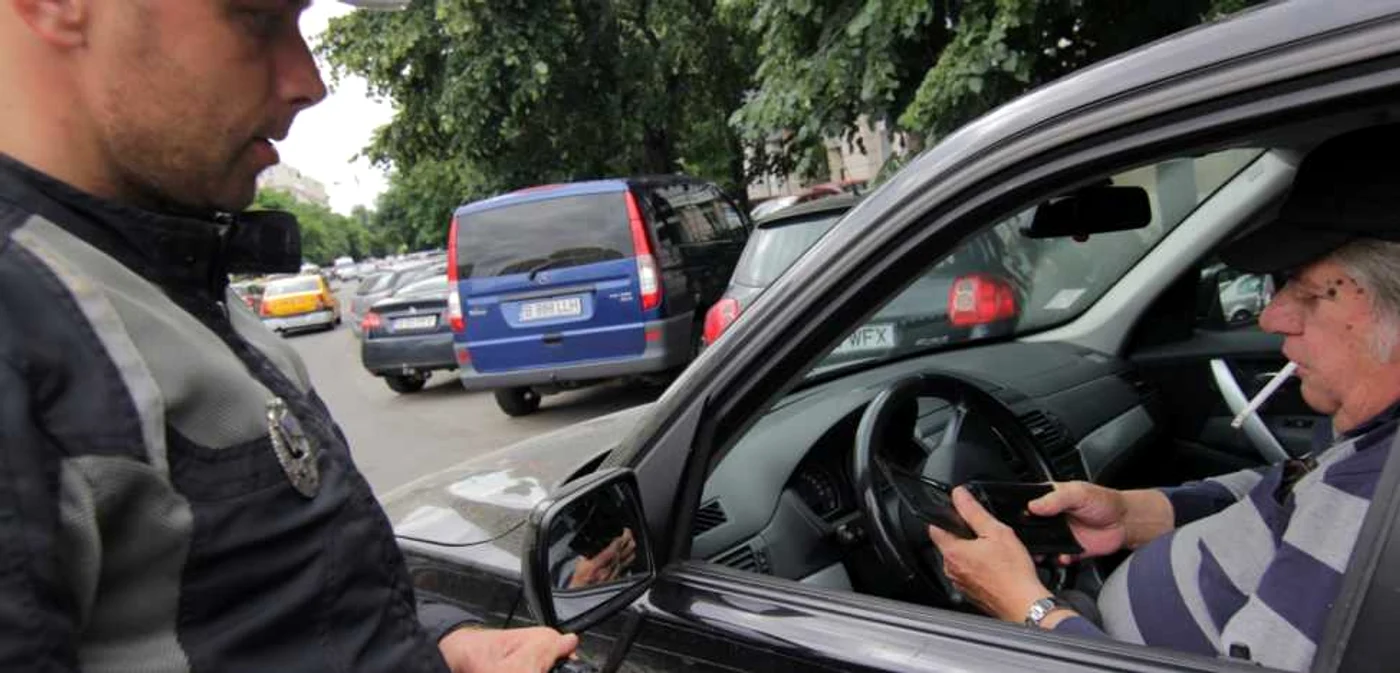 Bărbatul nu a recunoscut că a schimbat locul la volan cu soţia sa Foto: Adevărul