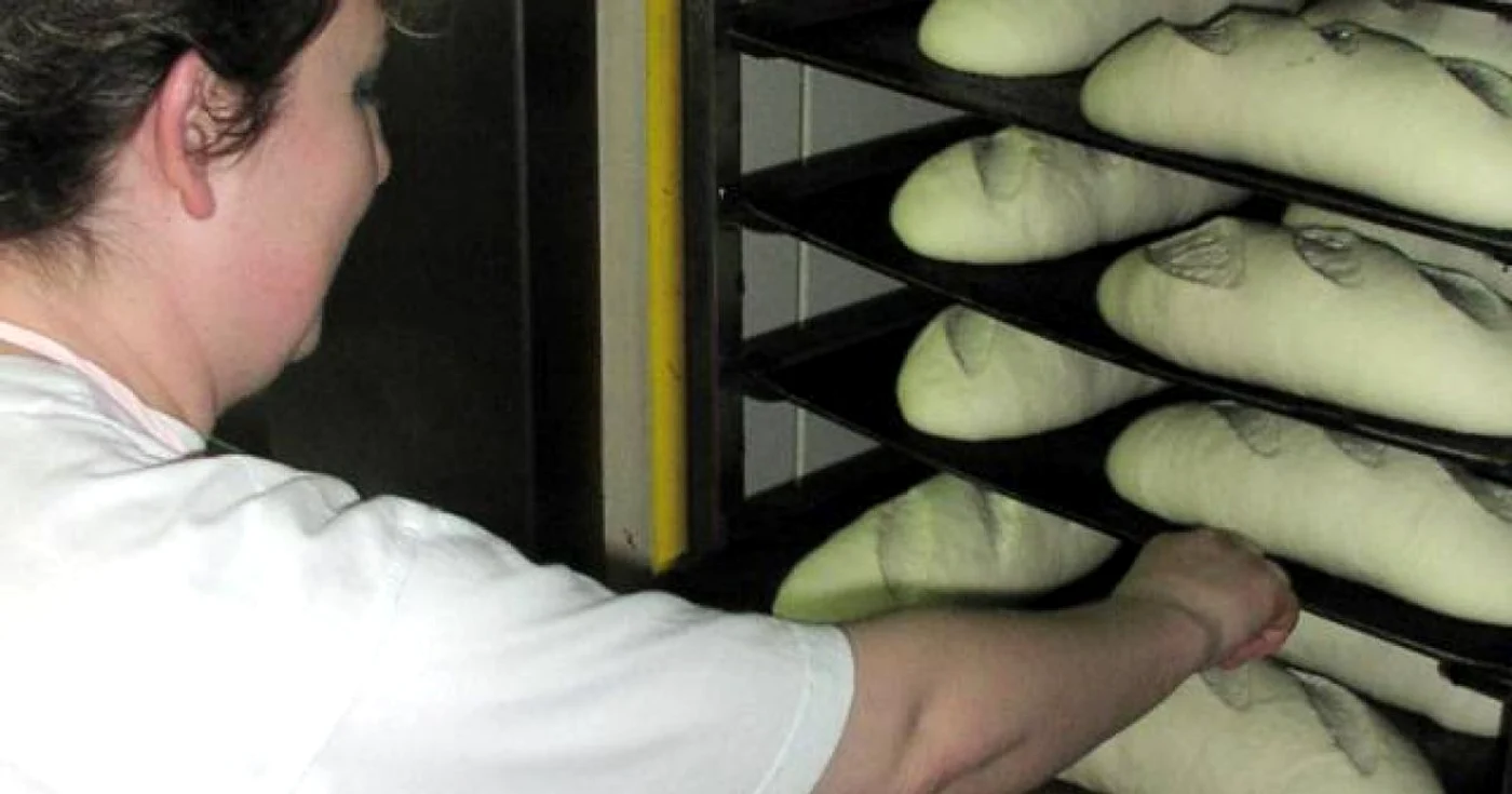 Pâine proaspătă, fabricată în atelierul liceului FOTO Arhivă Adevărul