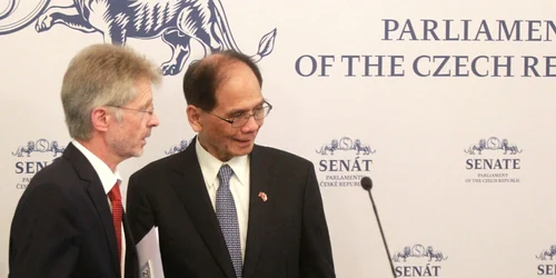  You Si-kun  si Miroslav Vystrcil foto AFP