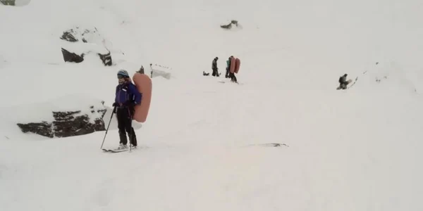 Schiori surprinşi de avalanşă în Munţii Făgăraş Foto Salvamont Sibiu