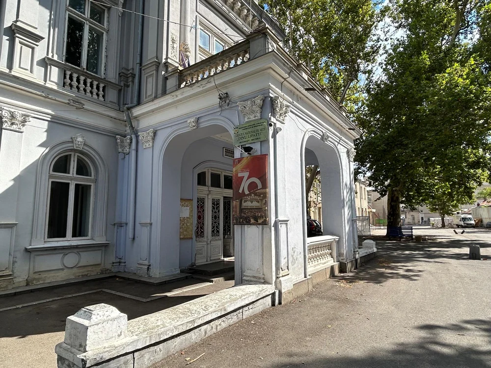 ,,Cu toții știam". Acuzații tulburătoare la Colegiul Național Dinu Lipatti: Un profesor care ar fi abuzat sexual o elevă de 13 ani predă și acum