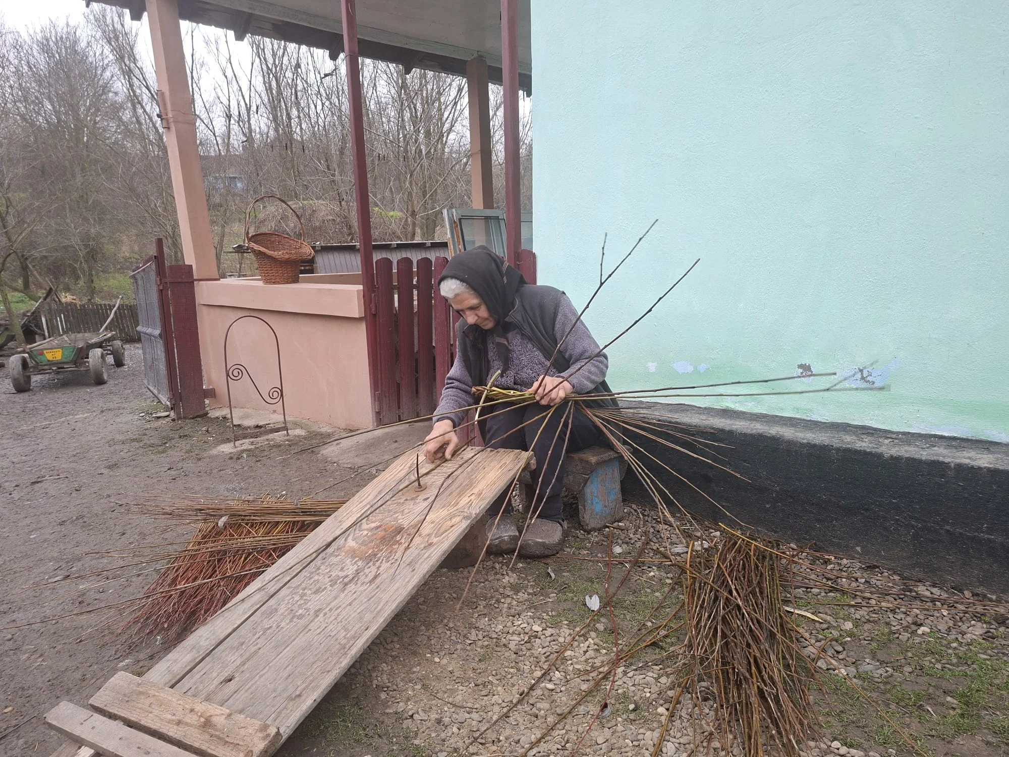 Ce s-a ales de atelierul de la țară care exporta produse de lux în America și Germania. Erau create adevărate bijuterii din nuiele de răchită