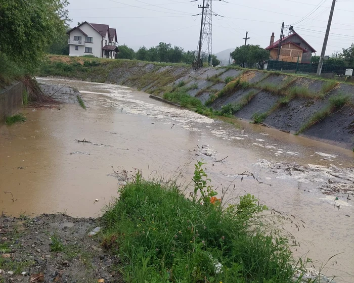 În Albești de Argeș, o femeie a fost luată de ape. ISU Argeș