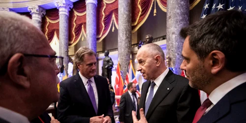 Geoană s-a întreținut cu figuri importante la Summitul NATO de la Washington. FOTO Adevărul