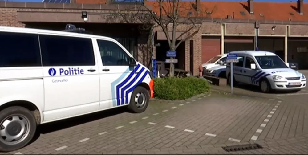 Tentativă de omor asupra a doi polițiștilor în Belgia. Un bărbat a intrat intenţionat cu maşina în ei