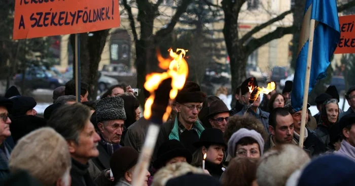 Maghiarii din Sfântu Gheorghe organizează un miting pentru autonomia Ţinutului Secuiesc FOTO Adevărul