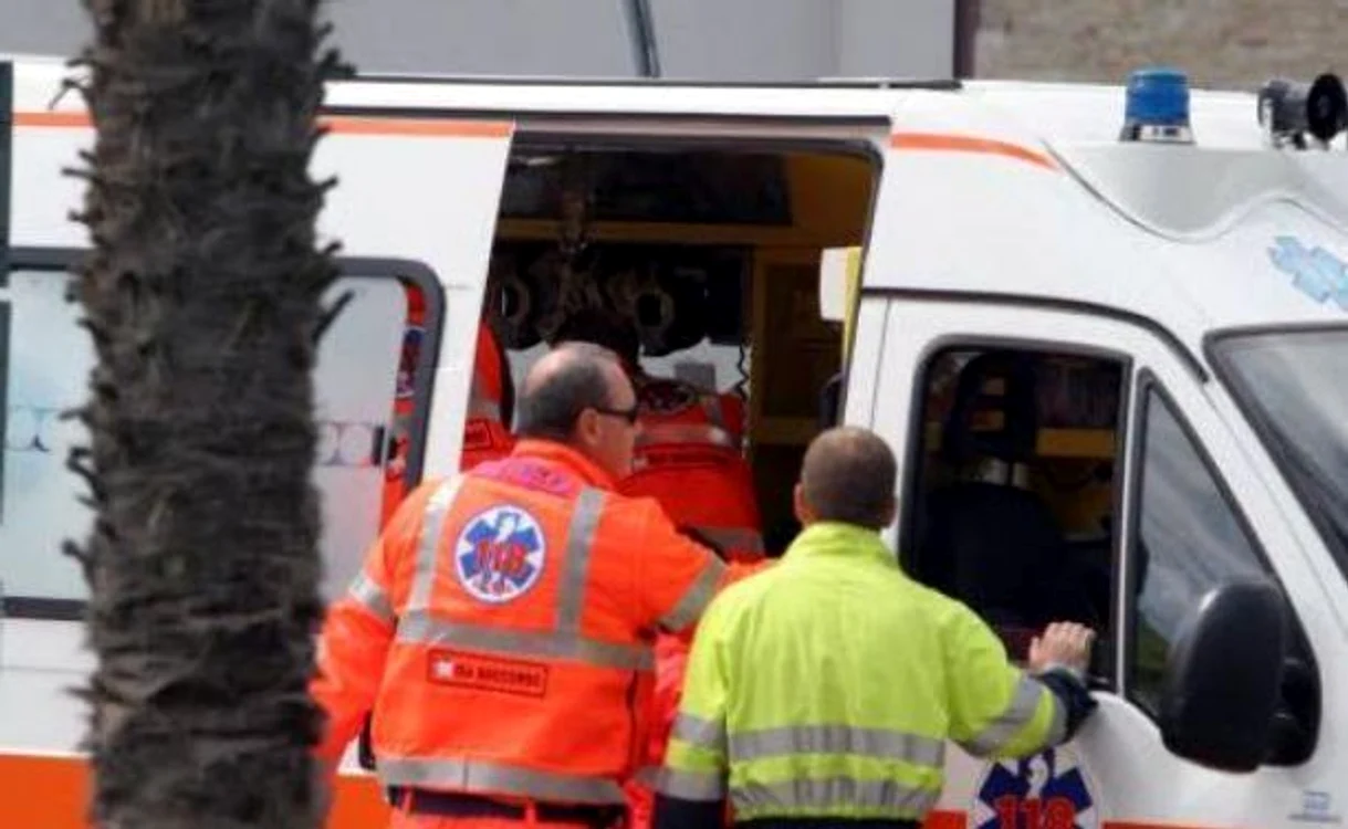 
    Românul a suferit arsuri grave, dar se află în faţa oricărui pericol.  