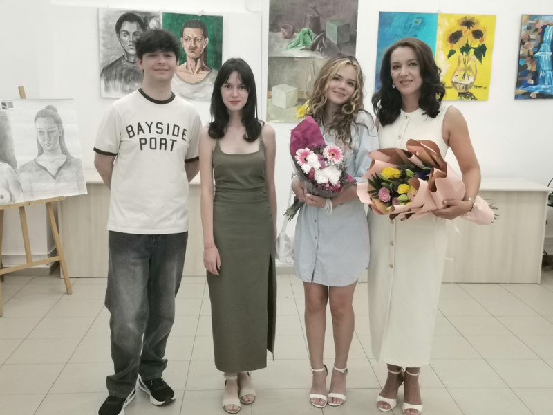 Tinerii care aleg arta în ciuda programei școlare. Profesor: „În China au șapte ore de desen și se cunoaște diferența”