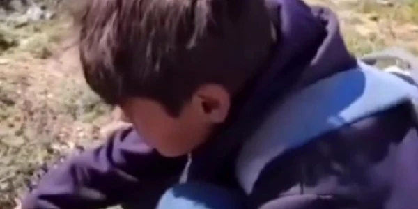 Locuitorii din Fâșia Gaza au ajuns să mănânce iarbă și să bea ape uzate  Foto Captură video X jpg