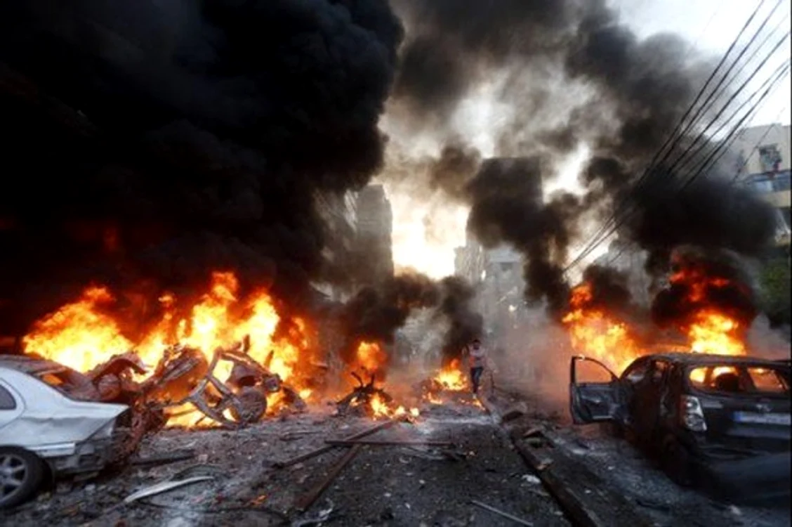 
    Explozia i-a ucis pe cei care așteptau la rând să alimenteze cu gazFoto: Nigeria Newsdesk  