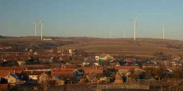 Eolienele au înconjurat satul Sfânta Elena Foto