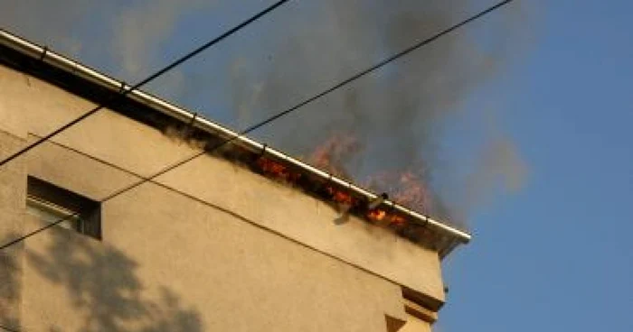 Iaşi: Incendiu de proporţii pe strada Clopotari UPDATE