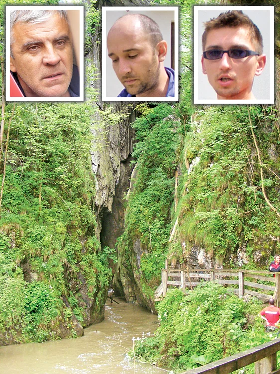 Intrarea în Peştera Huda lui Papară din Munţii Apuseni, judeţul Alba, a fost blocată de viitură