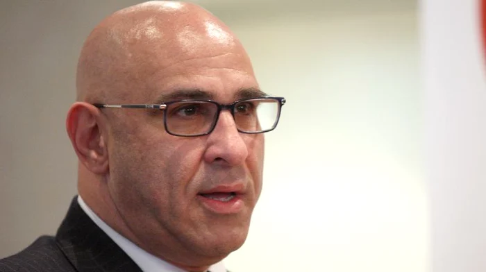 Niels Schnecker nu a recunoscut idila cu artista