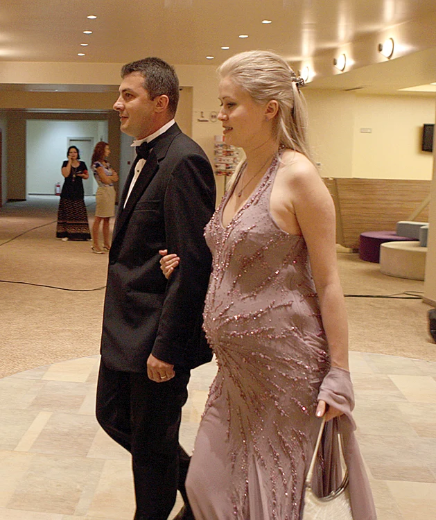 Ministrul şi-a ascuns averea  dobândită ilegal în spatele  darului de nuntă. El s-a  însurat cu Lorina Pop în 2006