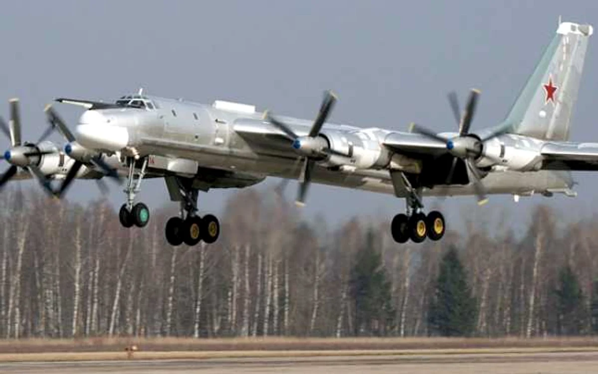 TU-95, prăbuşit în Habarovsk. FOTO: lifenews.ru