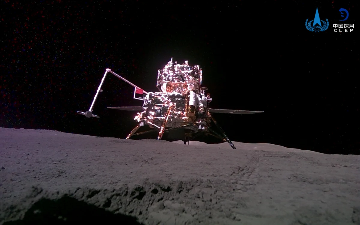 Brațul robotic al modulului depus pe Lună a colectat mostre de sol. Foto: profimedia