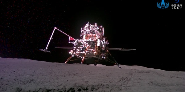 Brațul robotic al modulului depus pe Lună de sonda Chang'e 6 a colectat mostre de sol. Foto: profimedia 0878716472 (1) 