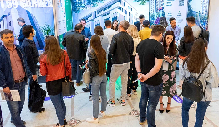 Amatori de locuințe la Târgul Național Imobiliar București