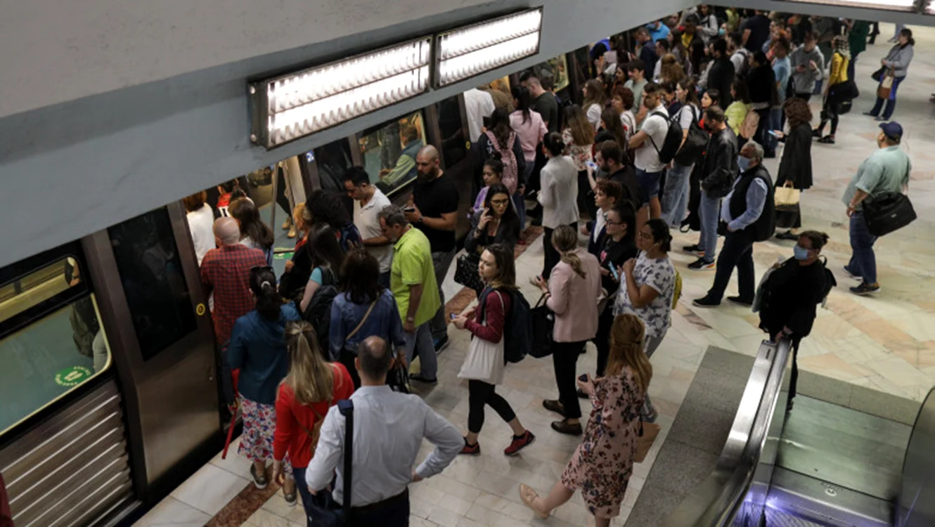 Aglomerație la metrou. Foto: Inquam Photos/Octav Ganea