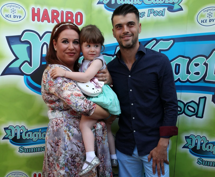 
    Oana Roman, Marius Elisei și fiica lor, Isabelafoto: Sever Gheorghe  