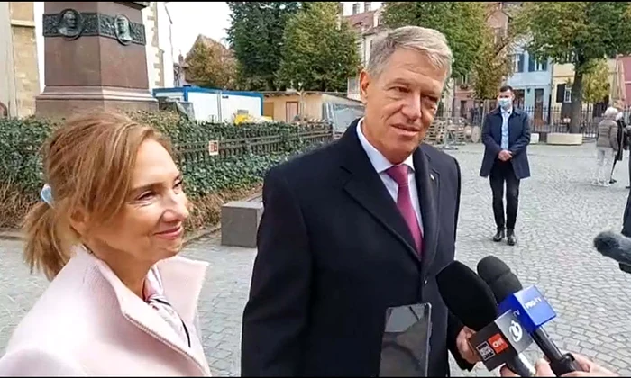 1 carmen iohannis mini roz klaus iohannis biserica evanghelica din sibiu 1 jpg jpeg