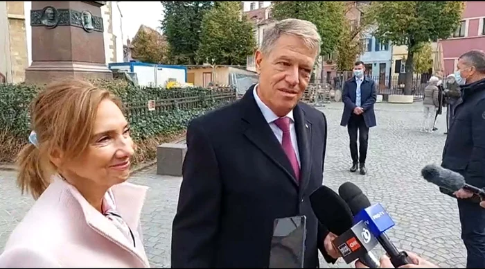 1 carmen iohannis mini roz klaus iohannis biserica evanghelica din sibiu 1 jpg jpeg